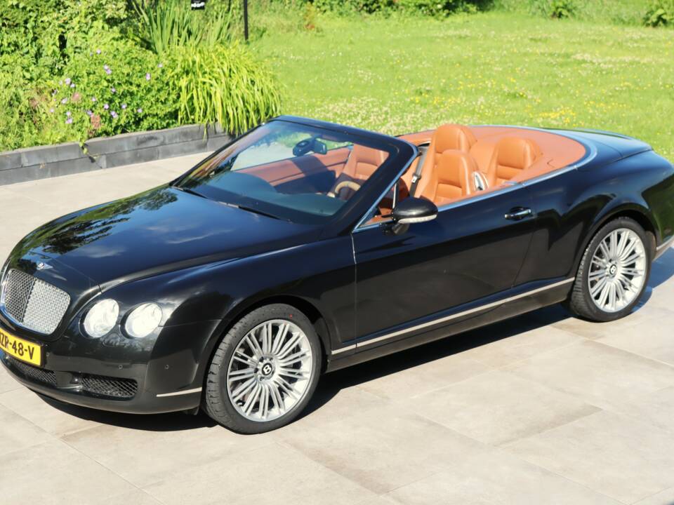 Bild 27/50 von Bentley Continental GTC (2007)