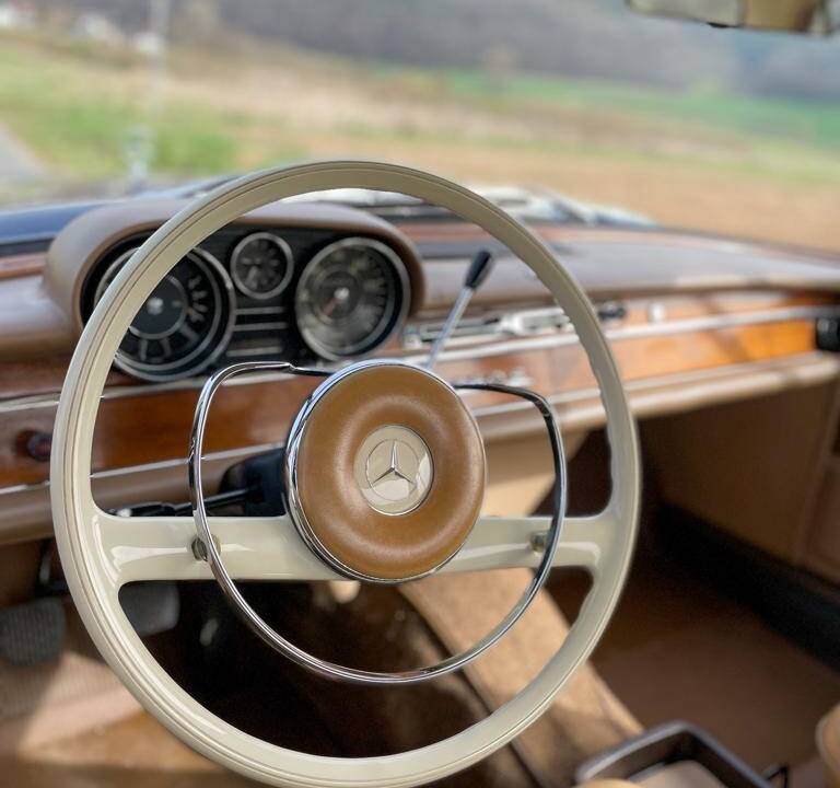 Image 46/52 of Mercedes-Benz 250 S (1967)