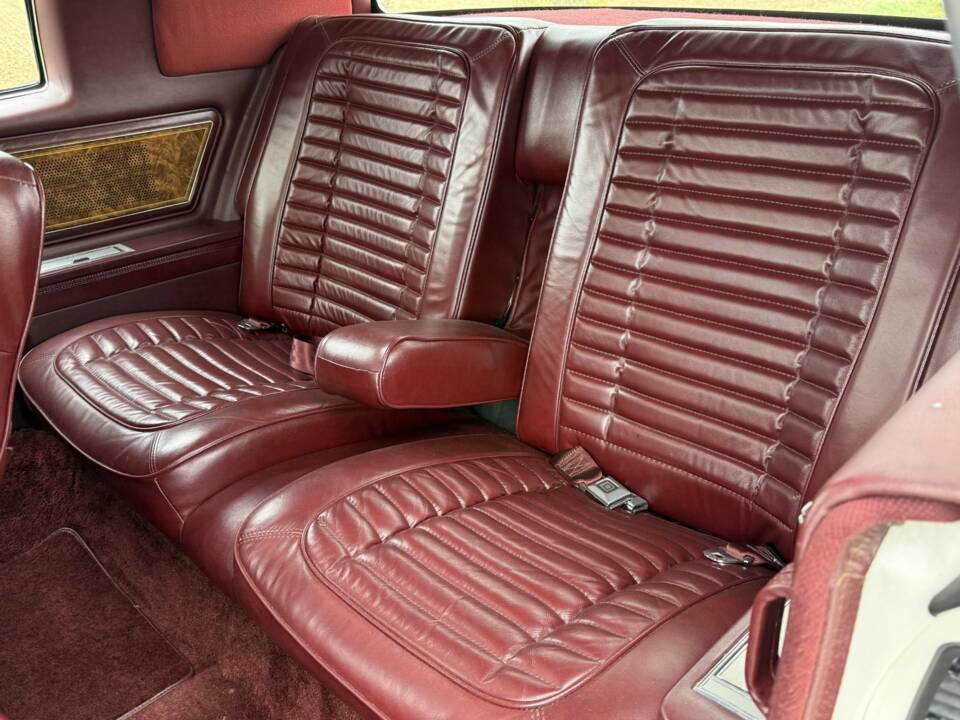 Bild 10/26 von Buick Riviera Coupe (1983)