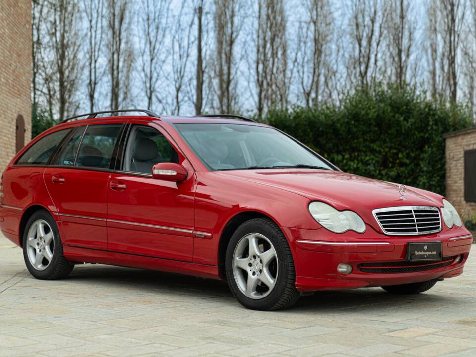 Immagine 2/50 di Mercedes-Benz C 220 CDI T (2003)