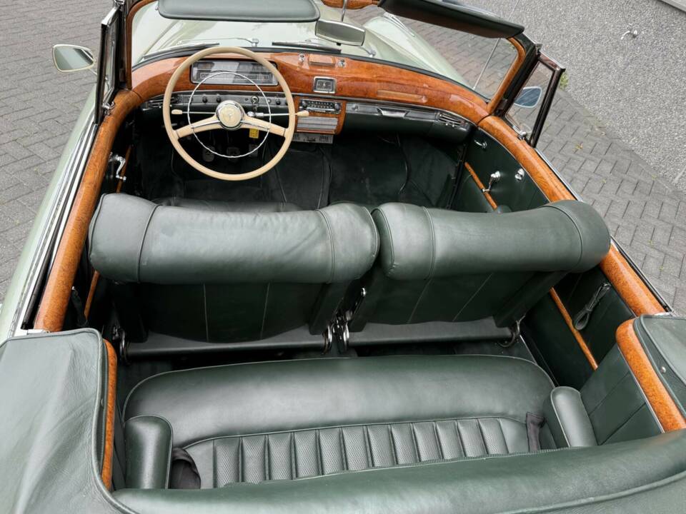 Image 30/50 of Mercedes-Benz 220 S Cabriolet (1958)