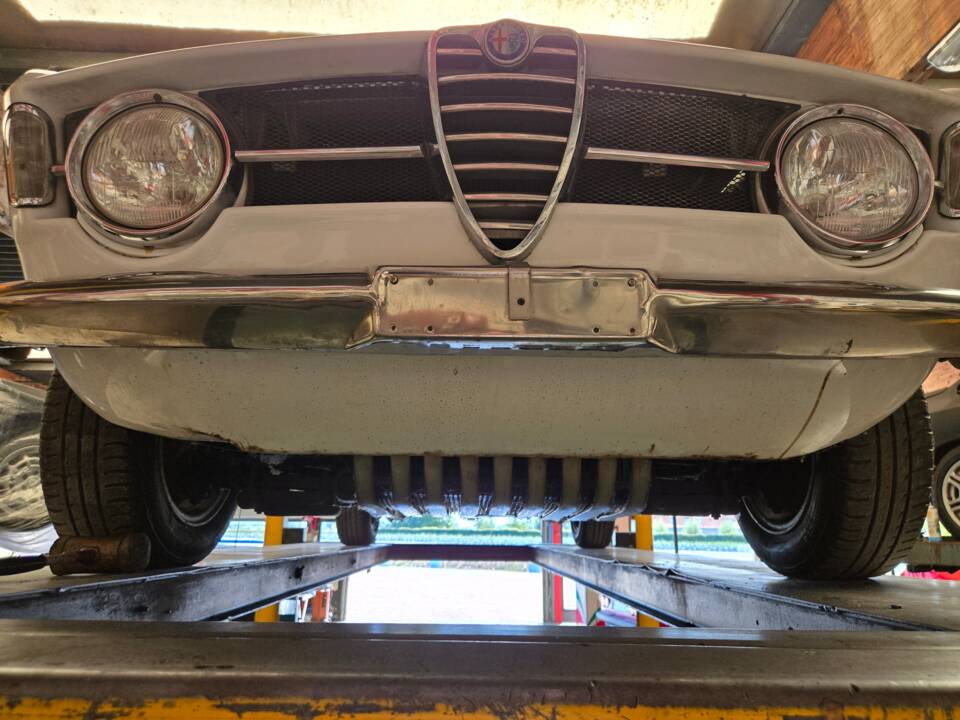 Image 62/84 of Alfa Romeo Giulia GT 1300 Junior (1968)