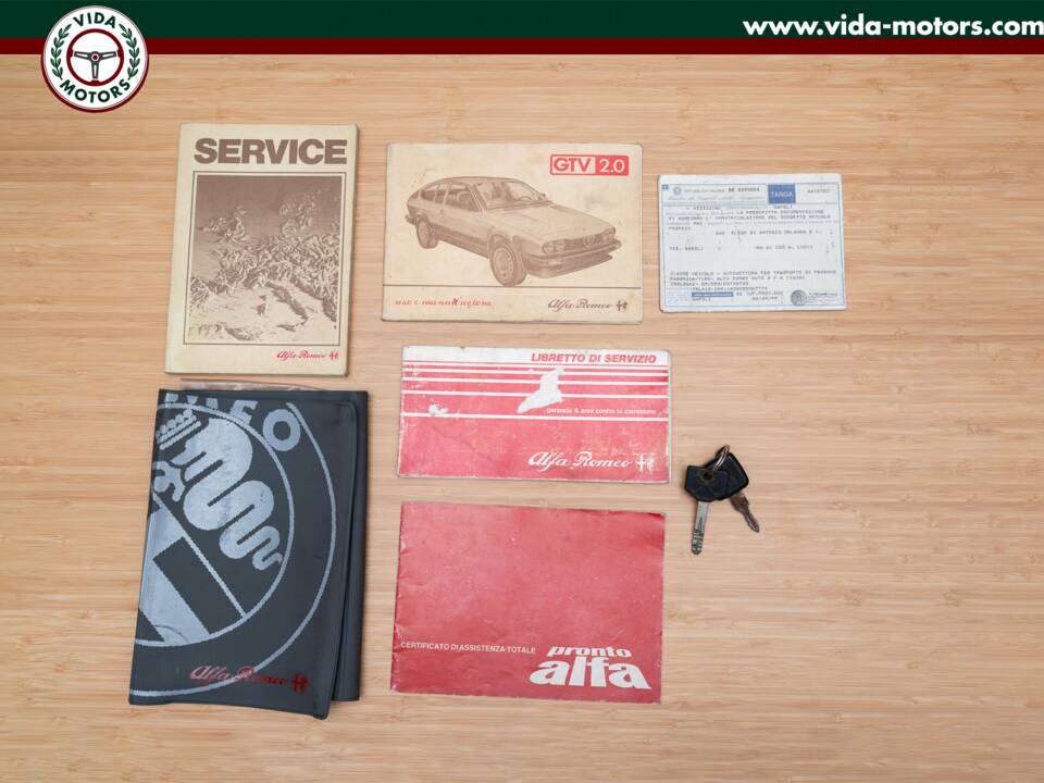 Image 11/11 of Alfa Romeo GTV 2.0 (1986)
