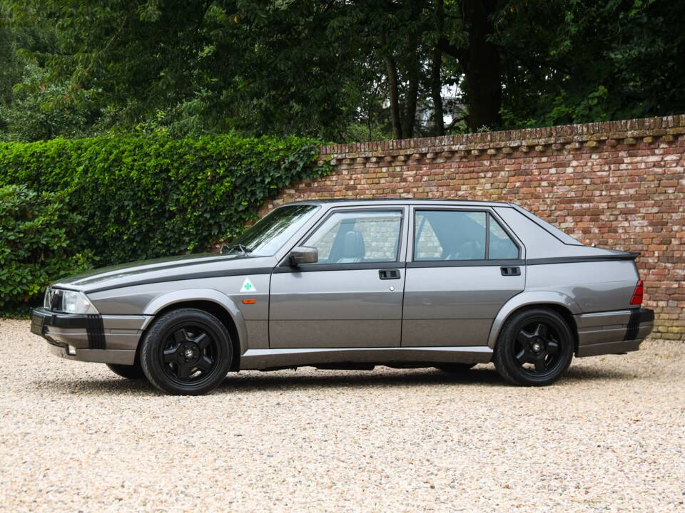 Image 11/50 of Alfa Romeo 75 3.0 V6 QV (1988)