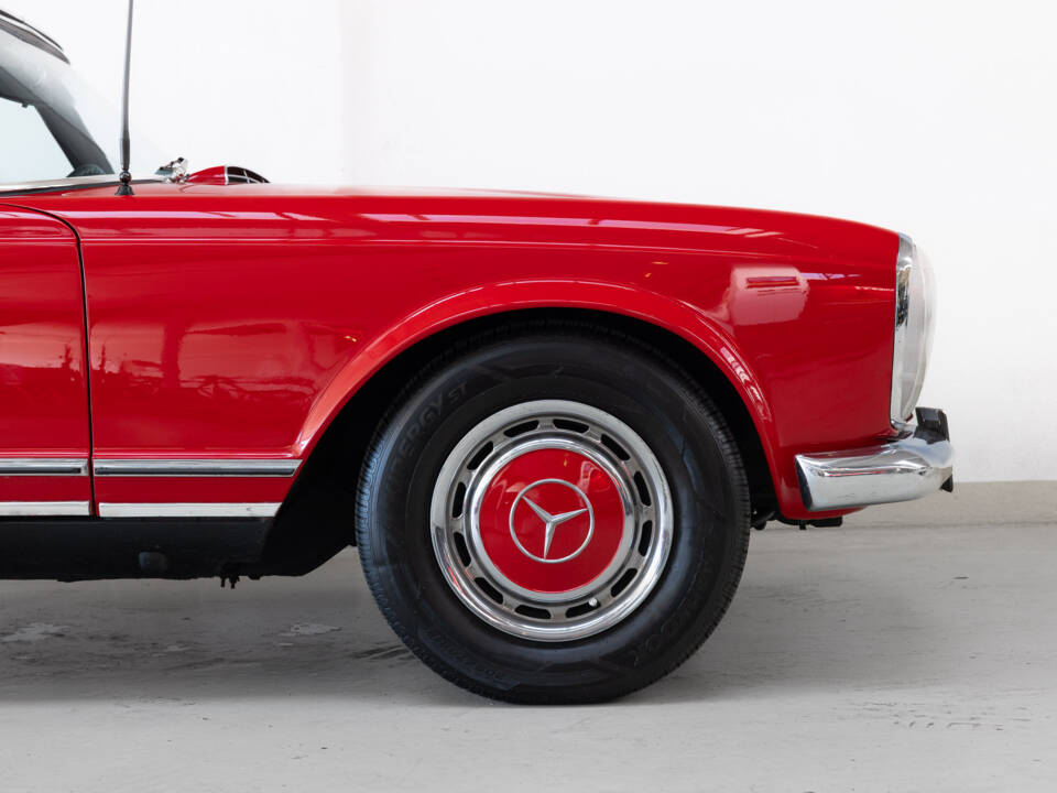 Image 20/30 of Mercedes-Benz 280 SL (1968)