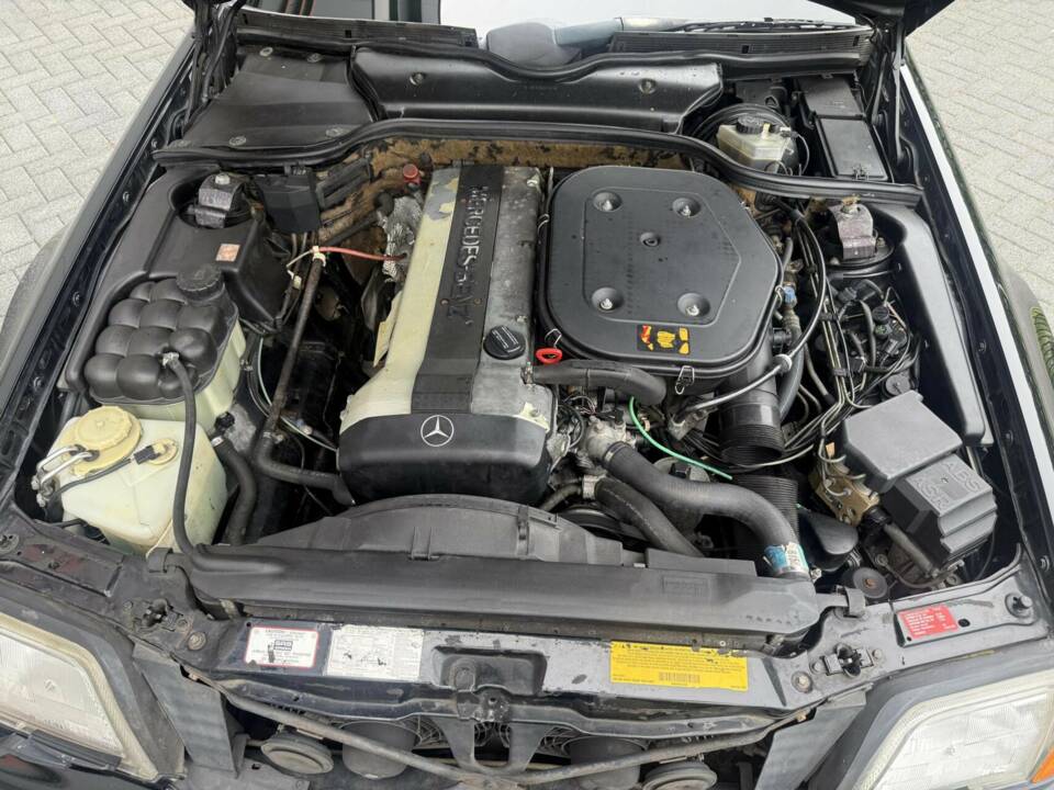 Image 29/44 of Mercedes-Benz 300 SL (1991)