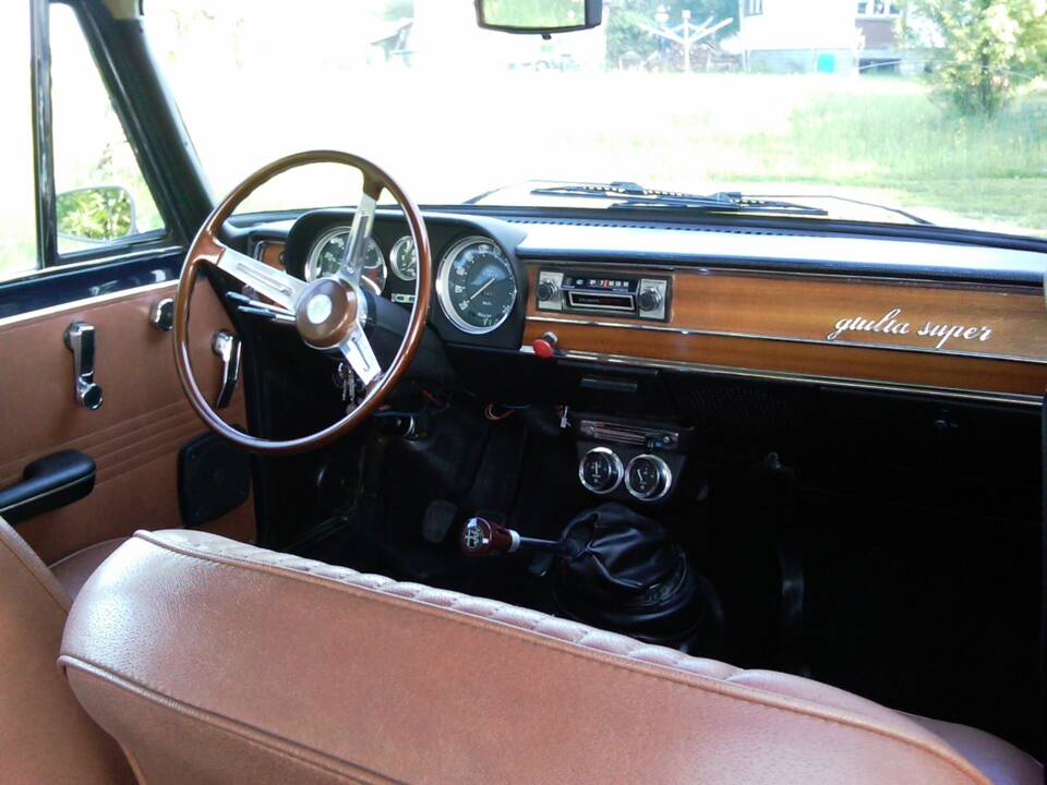 Bild 10/30 von Alfa Romeo Giulia 1.6 Super (1973)
