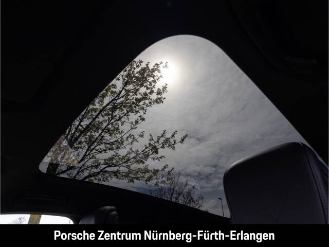 Image 28/36 of Porsche Taycan 4S Sport Turismo (2026)