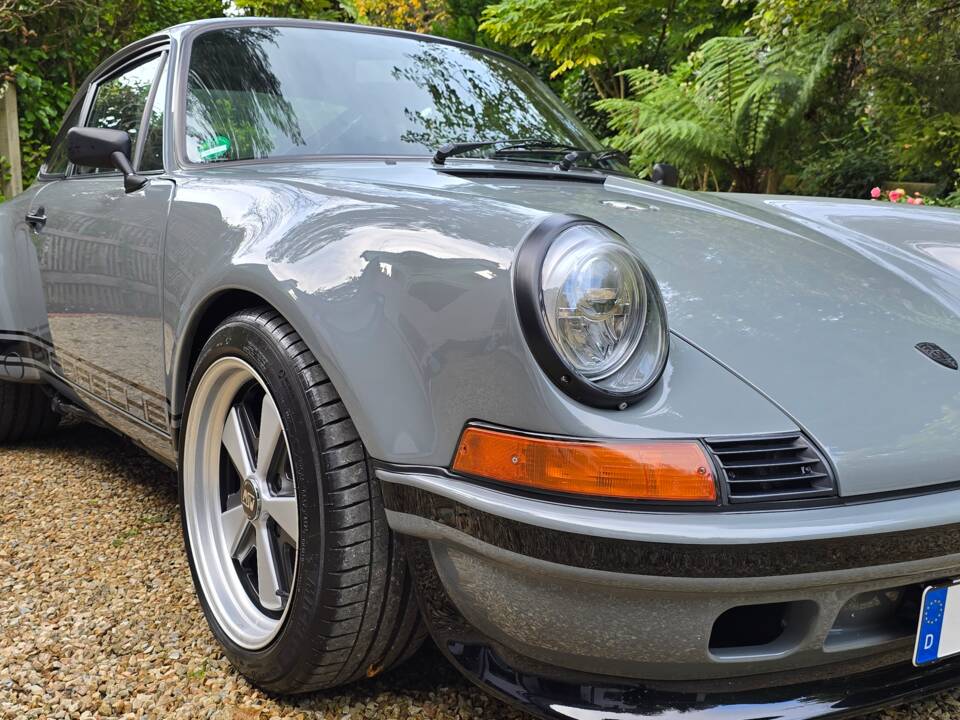 Image 29/100 of Porsche 911 Carrera 2 (1989)