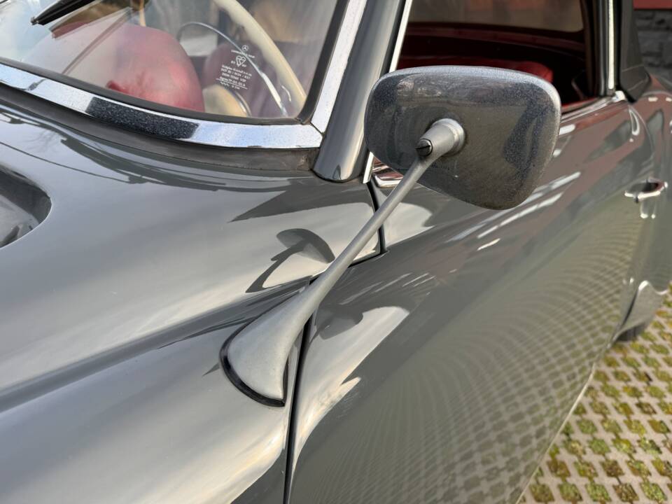 Image 2/25 of Mercedes-Benz 190 SL (1961)