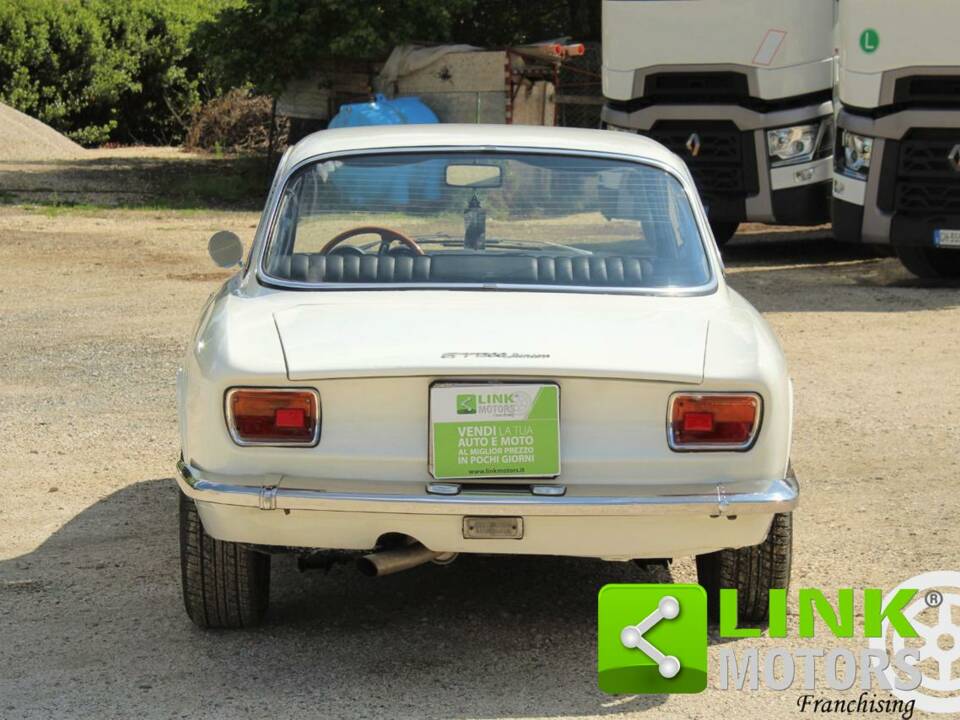 Bild 5/10 von Alfa Romeo Giulia 1300 GT Junior (1973)