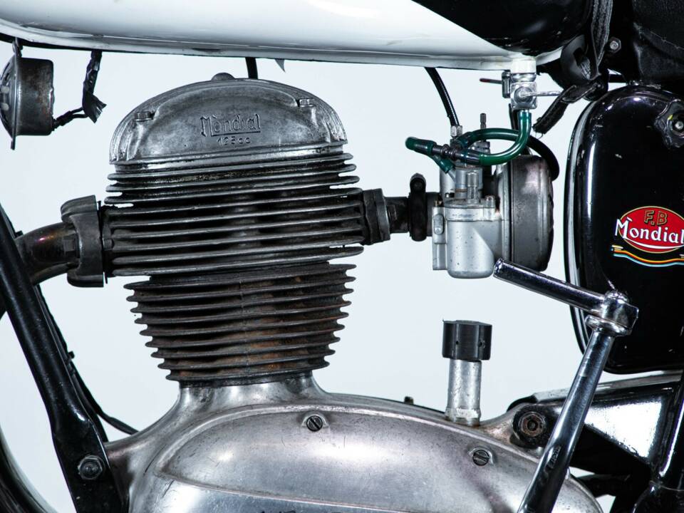 Image 21/50 of Mondial 125 (1961)