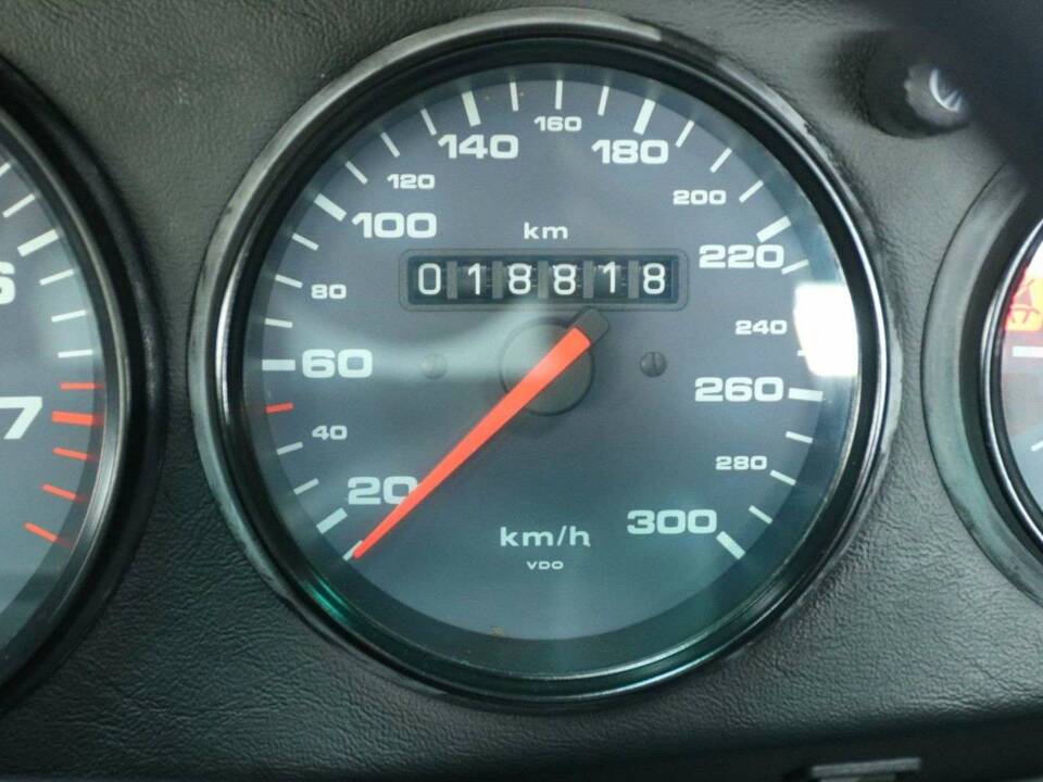 Immagine 20/50 di Porsche 911 Carrera 4 (1993)