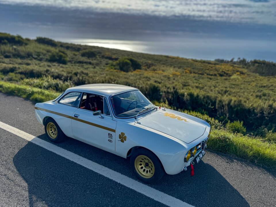 Image 34/99 of Alfa Romeo Giulia 1750 GT Am (1971)