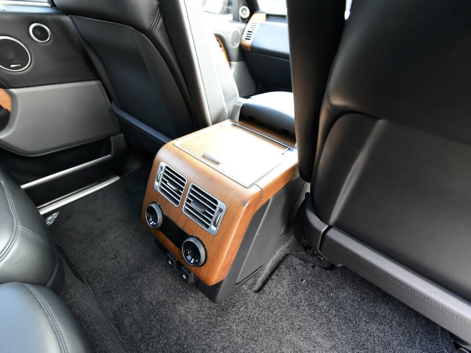Image 38/50 of Land Rover Range Rover V8 SV Autobiography (2018)