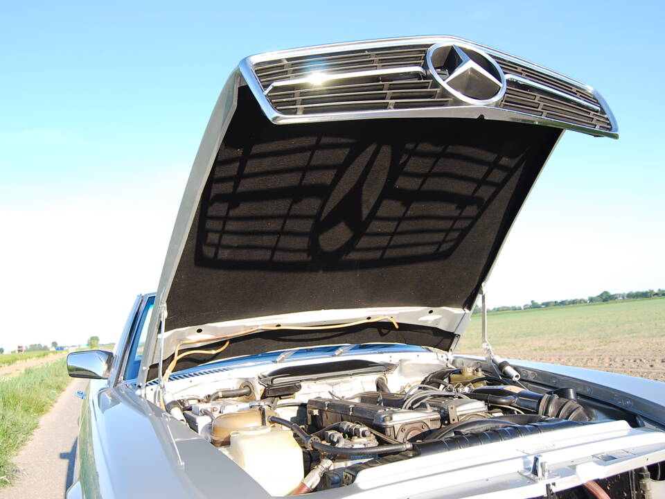 Image 47/87 of Mercedes-Benz 280 SL (1982)