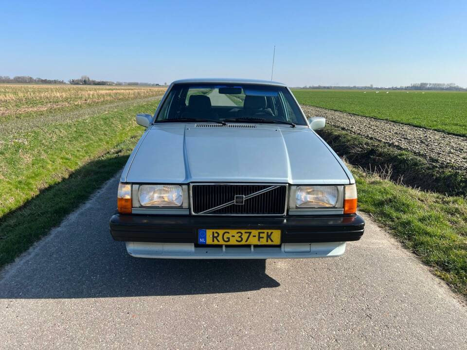 Image 3/41 of Volvo 740 (1987)