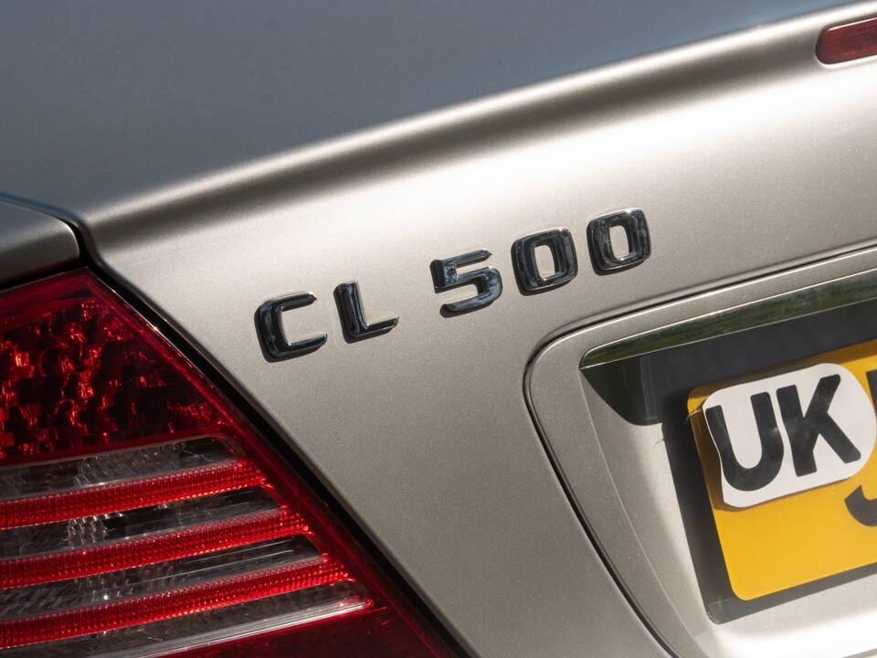 Image 26/50 of Mercedes-Benz CL 500 (2002)
