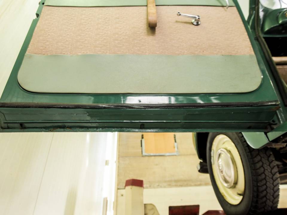 Image 47/50 of Morris Minor 1000 Traveller (1964)