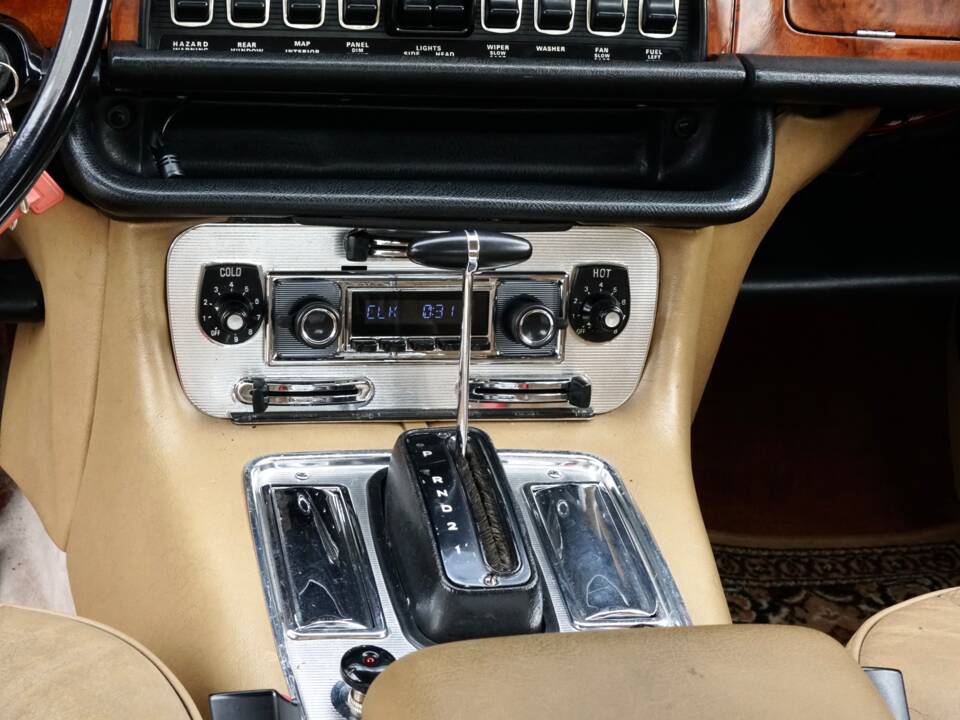 Image 26/30 of Jaguar XJ 6 4.2 (1970)