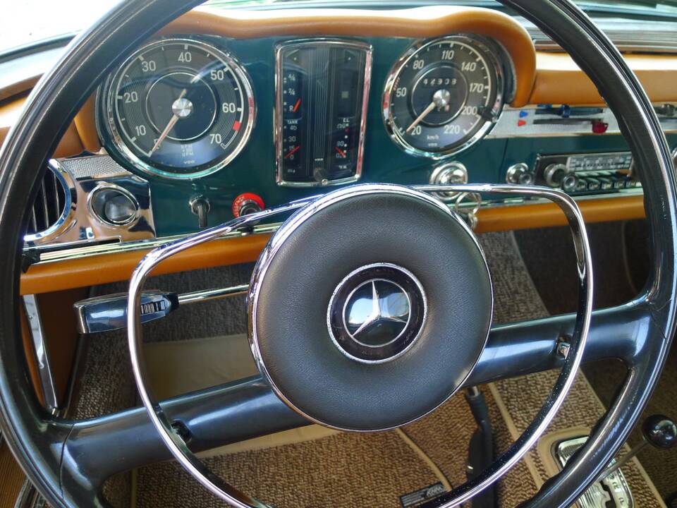 Image 9/15 de Mercedes-Benz 250 SL (1967)