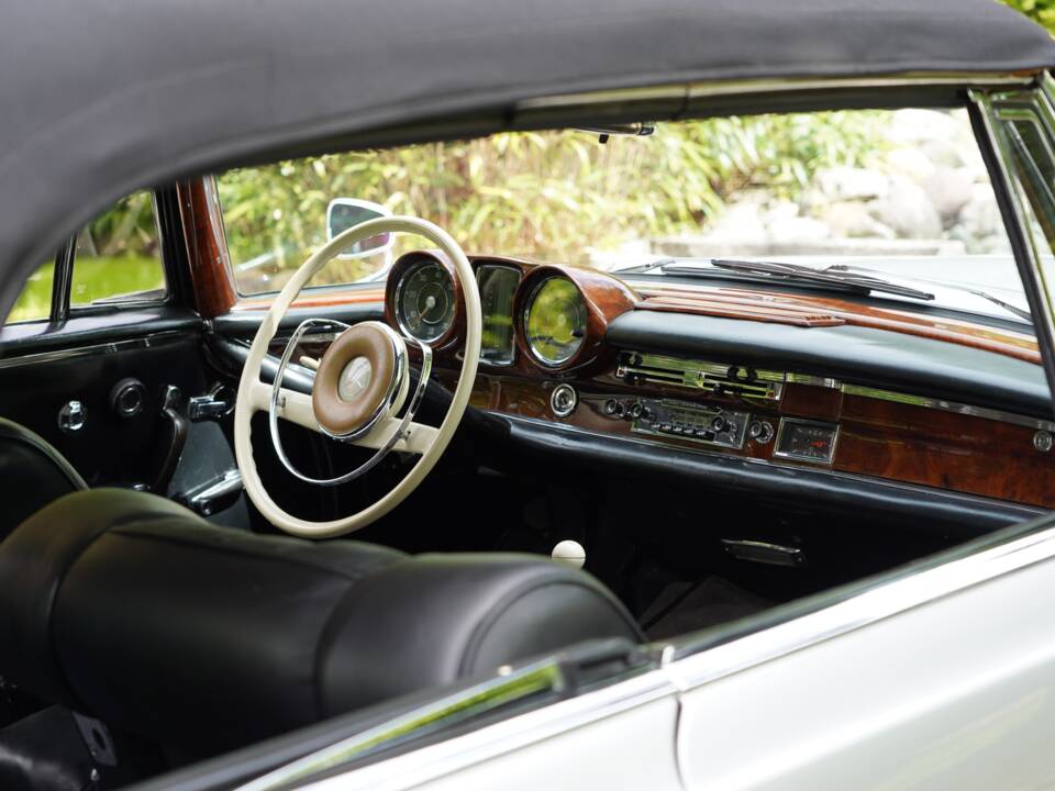 Bild 13/13 von Mercedes-Benz 220 SE b (1962)