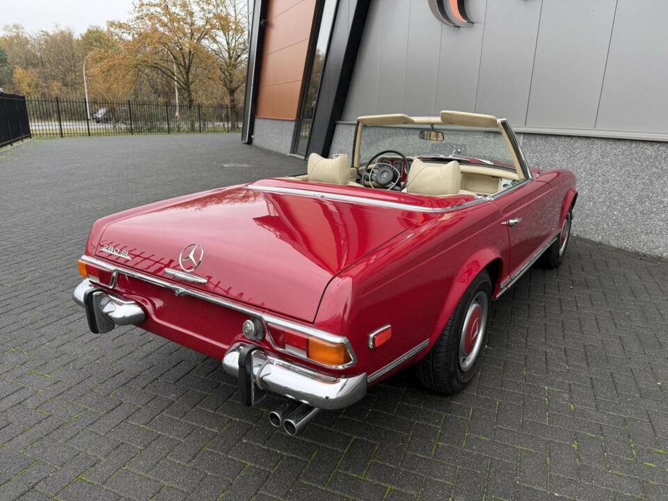 Image 10/50 of Mercedes-Benz 280 SL (1971)