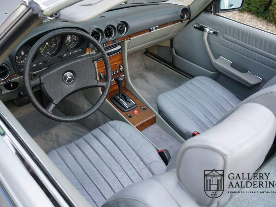 Image 17/50 of Mercedes-Benz 380 SL (1982)