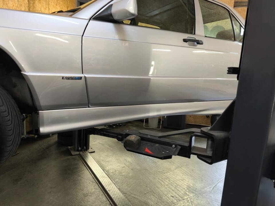 Immagine 32/49 di Mercedes-Benz 190 E (1990)