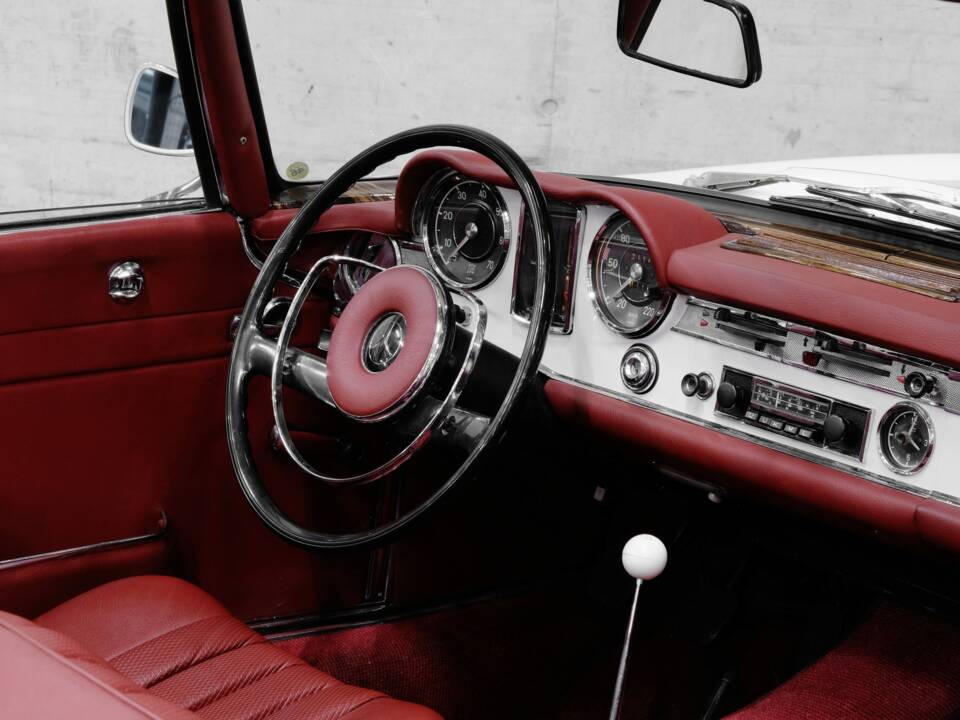 Immagine 27/40 di Mercedes-Benz 230 SL (1966)