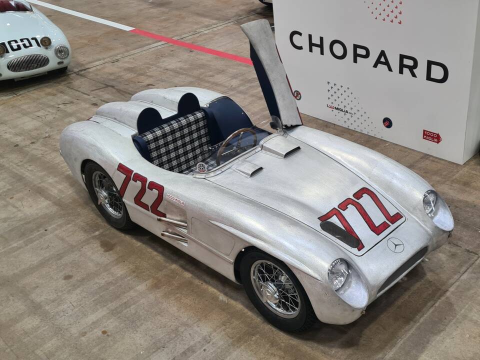 Image 12/20 de Mercedes-Benz 300 SLR Junior (2005)