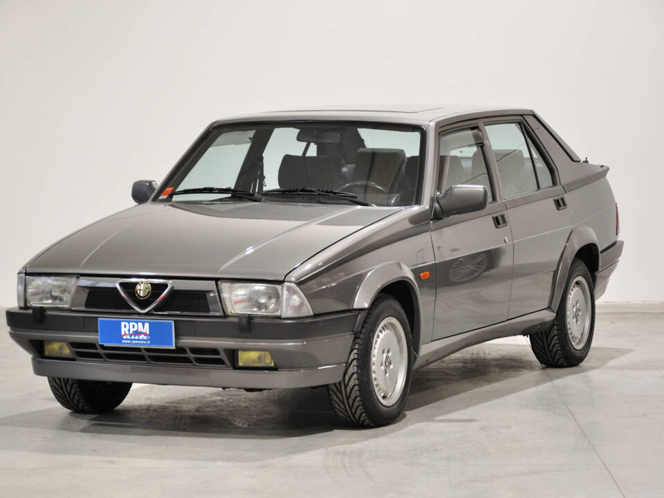 Imagen 7/34 de Alfa Romeo 75 2.0 Twin Spark (1991)