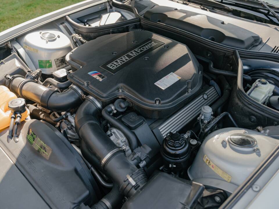 Image 136/185 of BMW Z8 (2001)