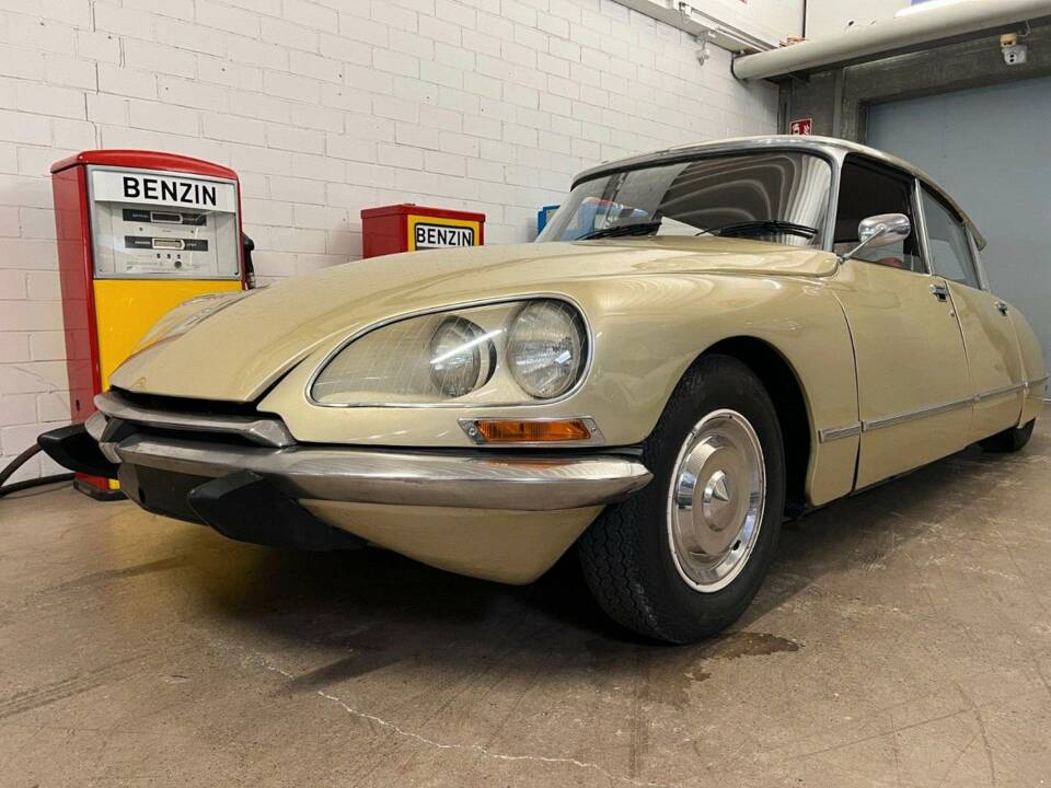 Image 2/20 de Citroën DS 20 (1973)