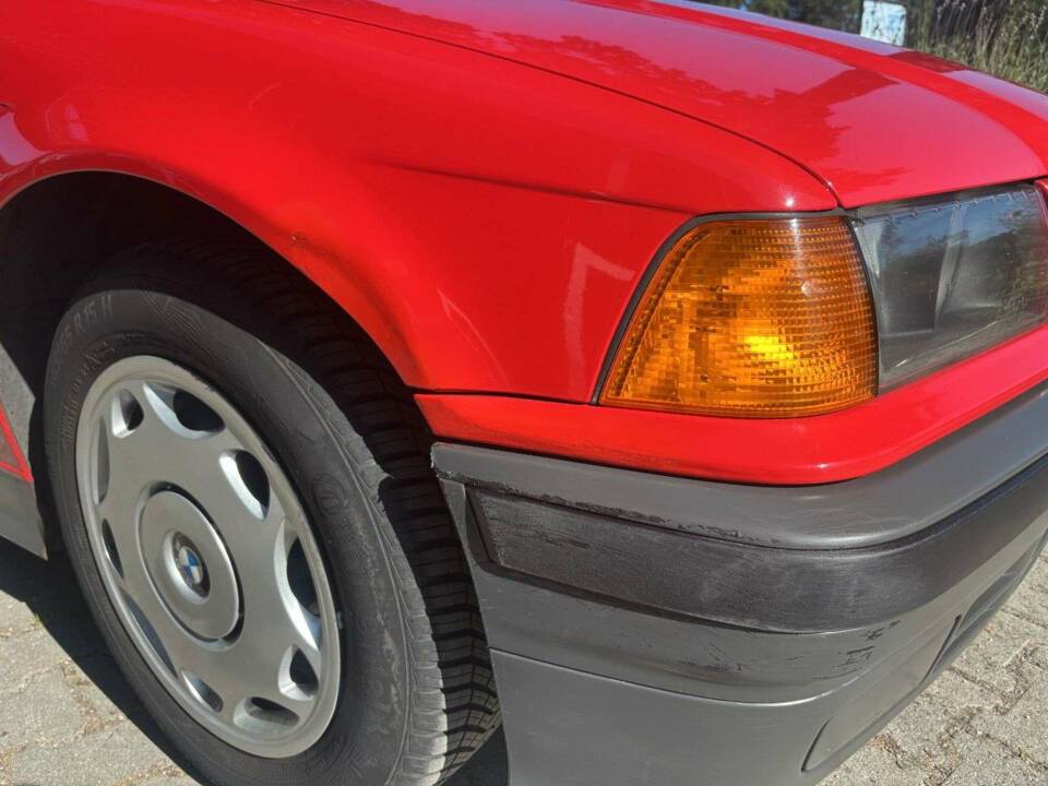 Image 19/21 of BMW 316i Compact (1994)