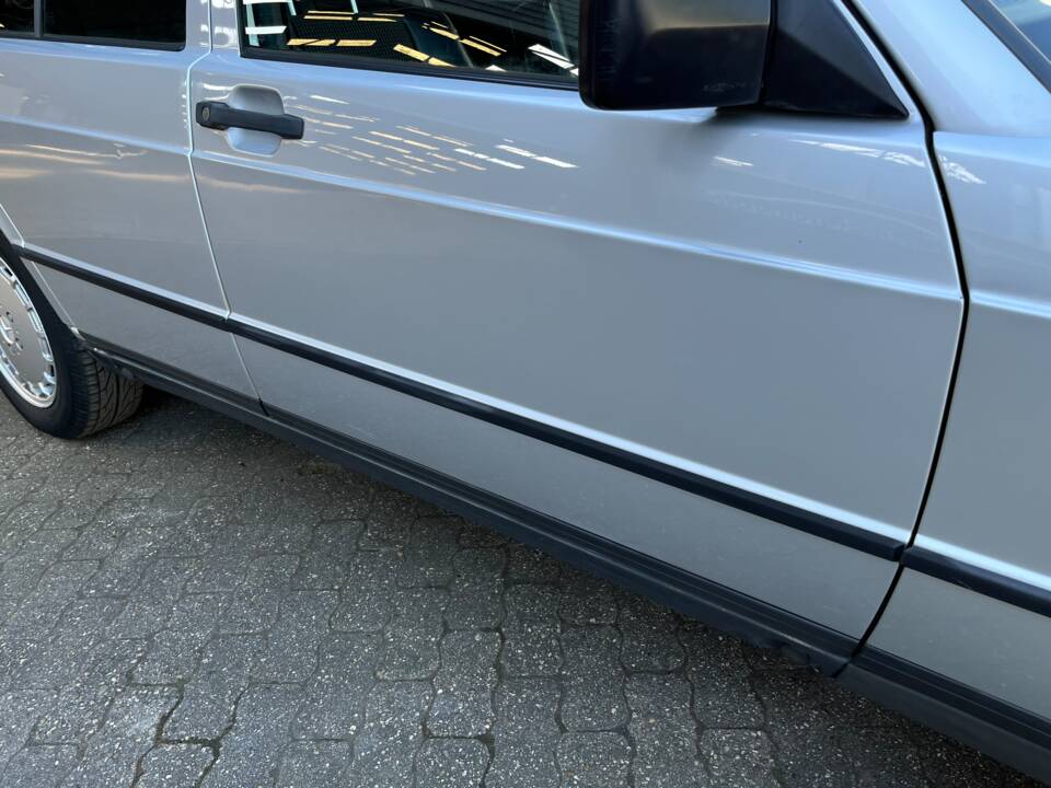 Image 55/89 de Mercedes-Benz 190 E 2.6 (1988)