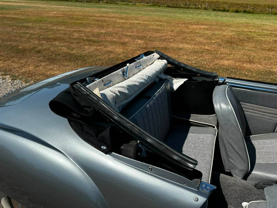 Image 43/48 of Volkswagen Karmann Ghia 1200 (1958)
