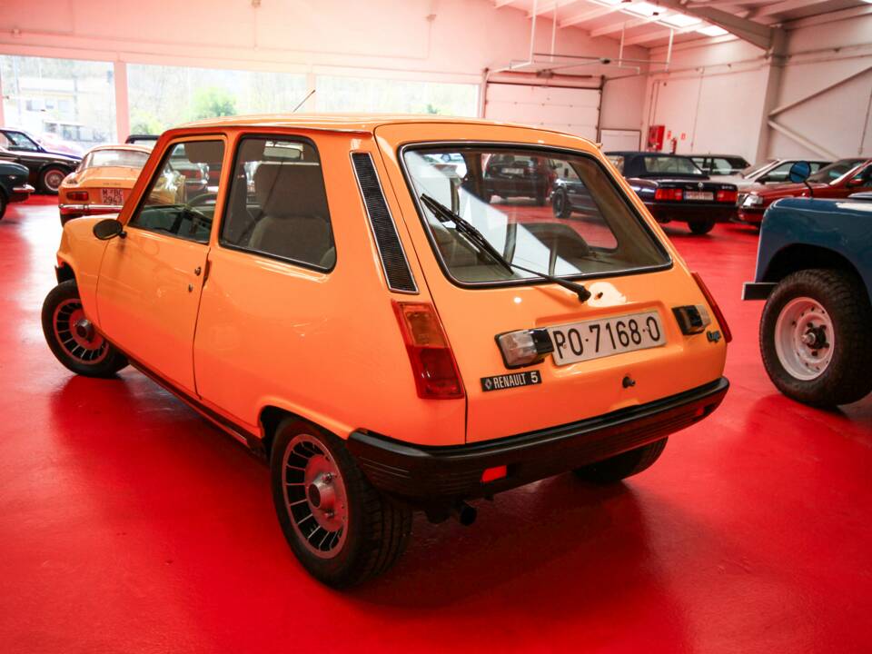Afbeelding 5/16 van Renault R 5 Alpine Turbo (1981)