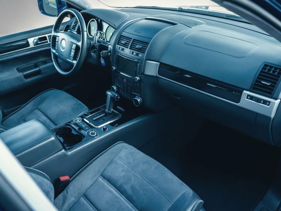 Image 6/15 of Volkswagen Touareg W12 (2007)