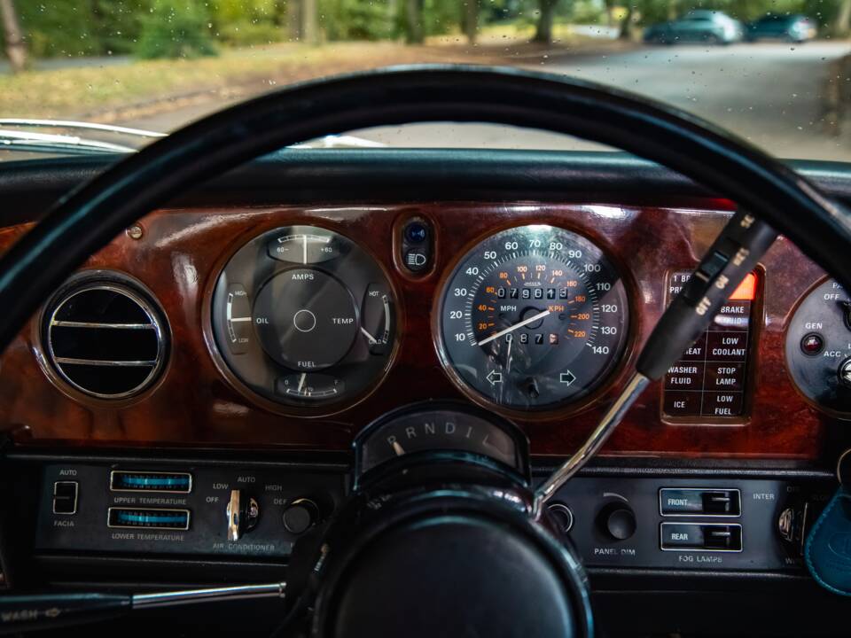 Image 30/36 de Rolls-Royce Silver Shadow II (1980)
