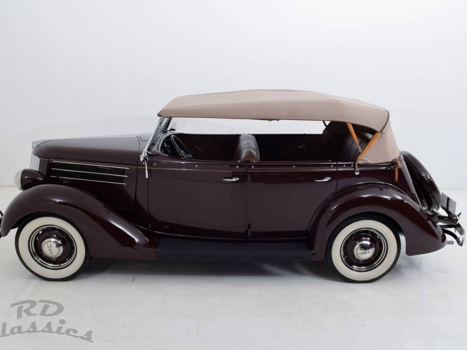 Image 2/22 of Ford V8 Club Convertible (1936)