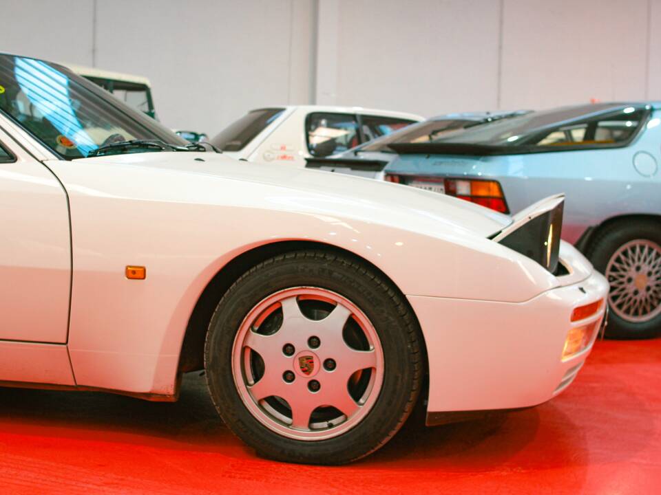 Image 41/45 of Porsche 944 S2 (1989)