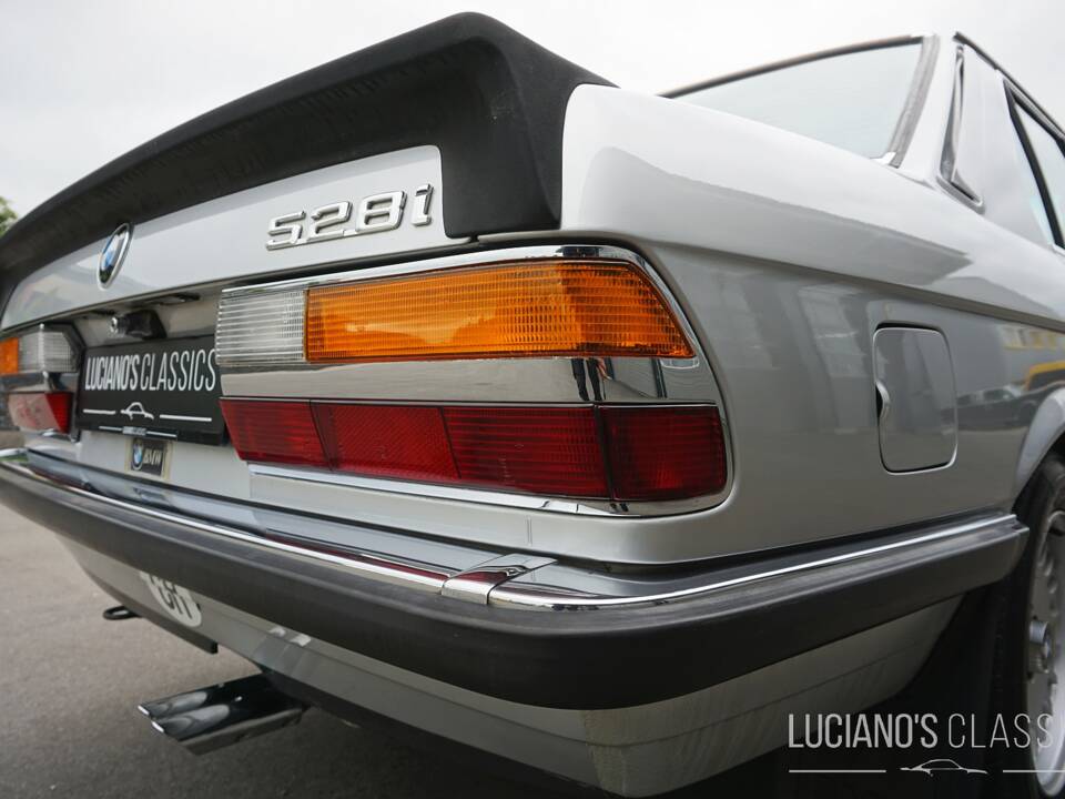 Image 26/59 of BMW 528i (1982)