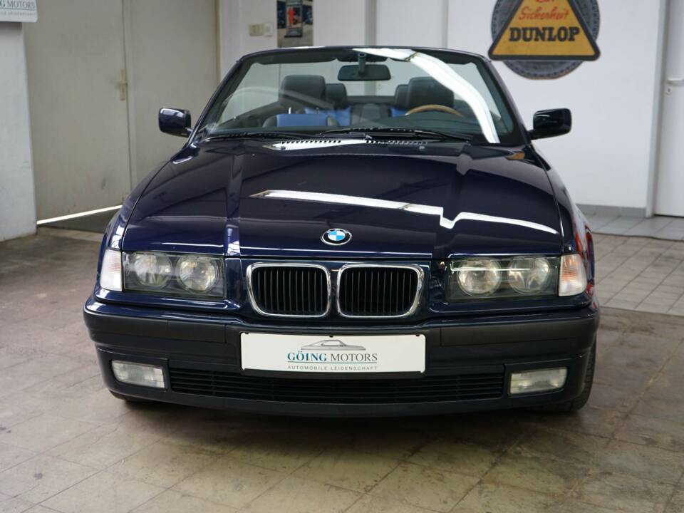 Image 2/36 of BMW 318i (1999)