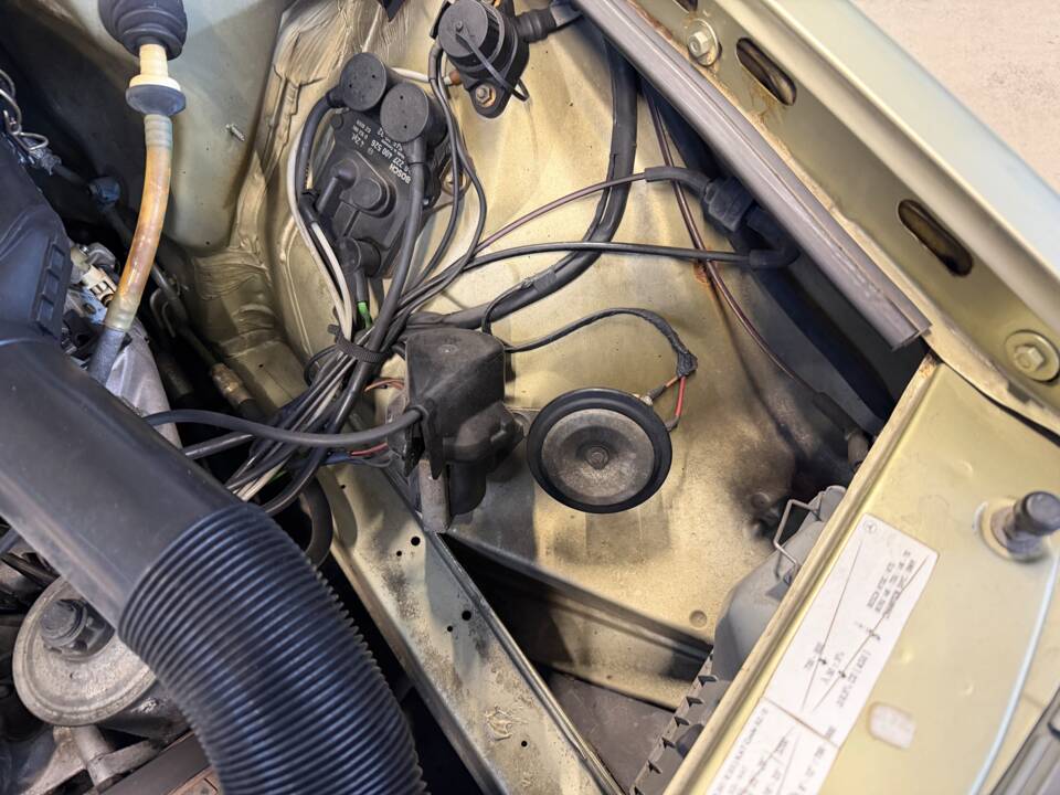 Afbeelding 21/33 van Mercedes-Benz 230 E (1985)