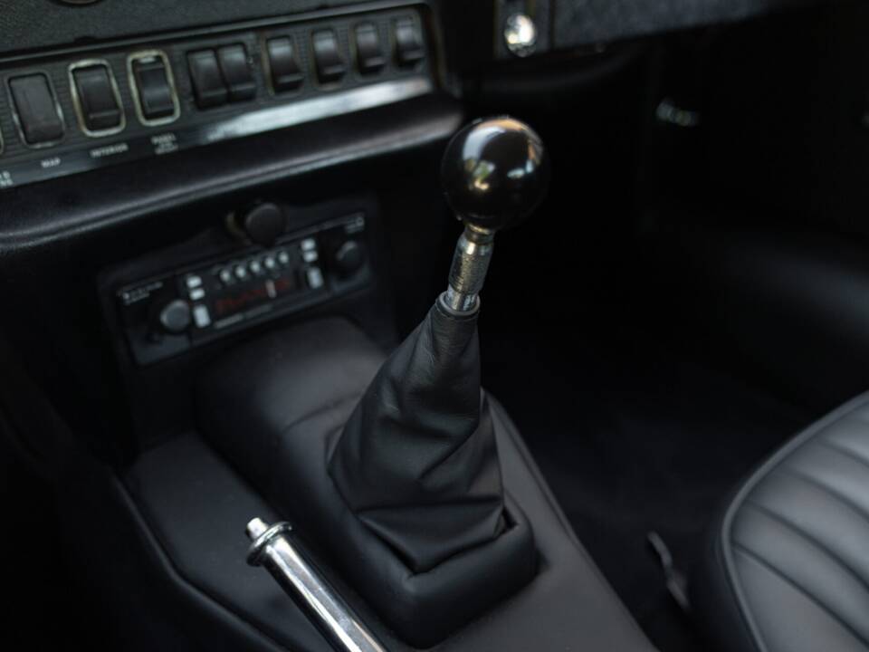 Image 32/50 de Jaguar E-Type (1968)