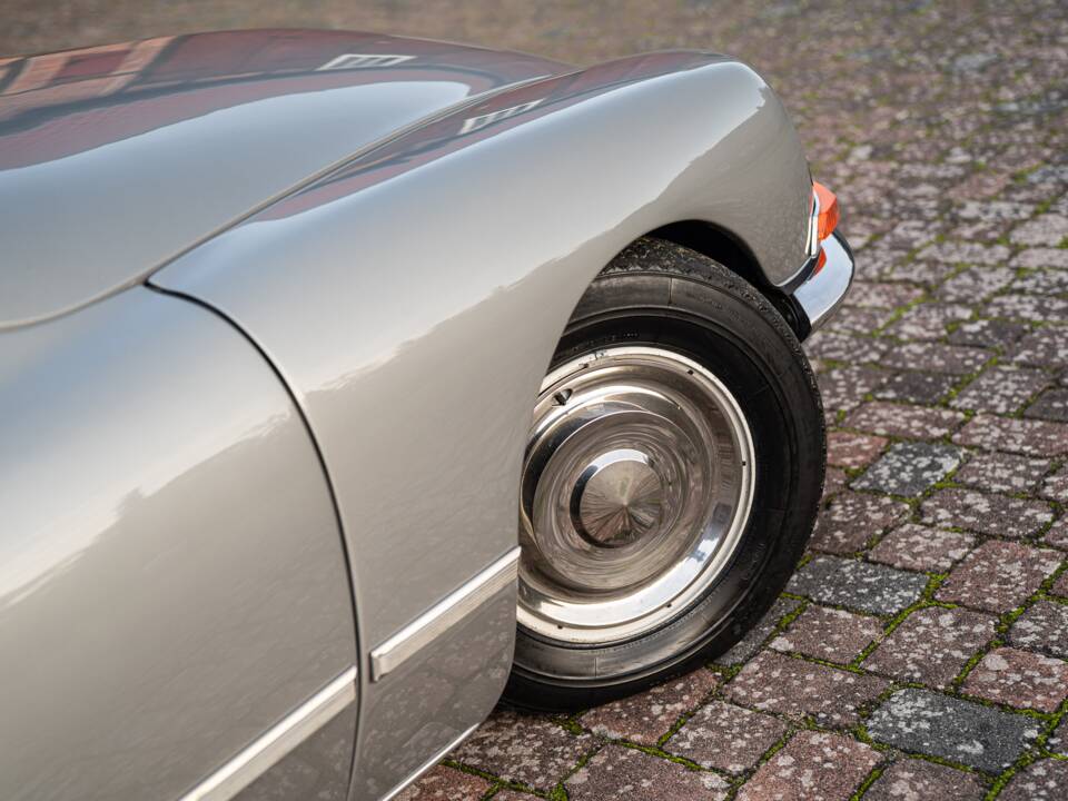 Image 2/44 of Citroën DS 21 (1968)