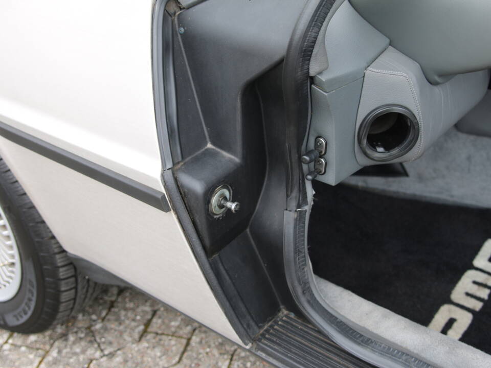 Image 67/92 of DeLorean DMC-12 (1982)