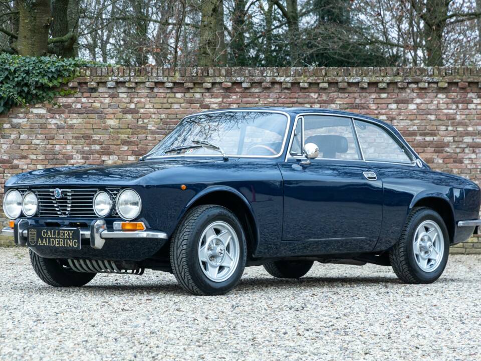 Image 15/50 of Alfa Romeo Giulia GT 1300 Junior (1971)