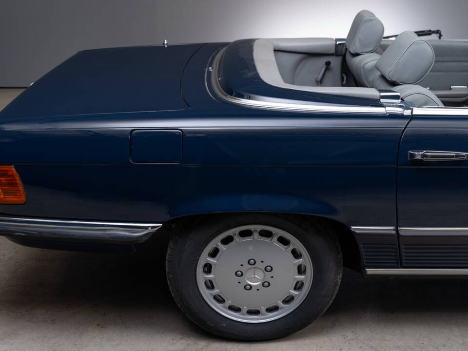 Image 9/24 of Mercedes-Benz 500 SL (1983)